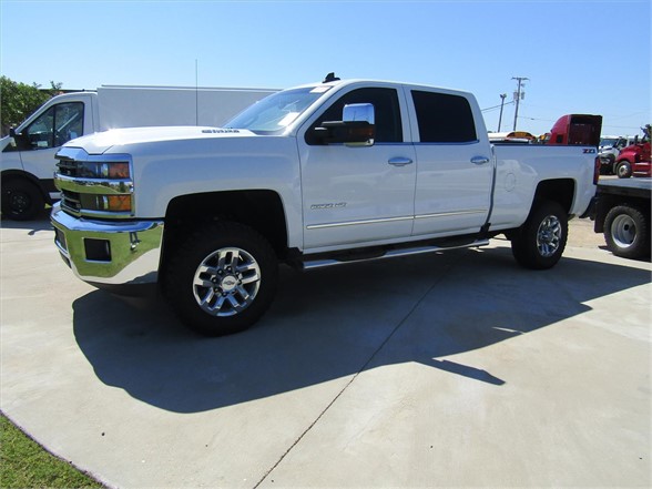USED 2018 CHEVROLET 2500 4WD PICKUP TRUCK #2638