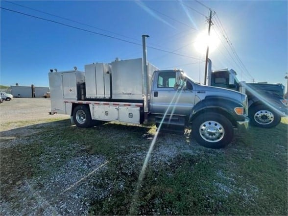 USED 2006 FORD F750 SERVICE - UTILITY TRUCK #2711