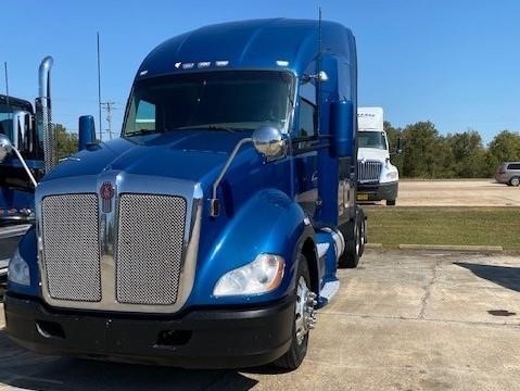 USED 2016 KENWORTH T680 SLEEPER TRUCK #2831
