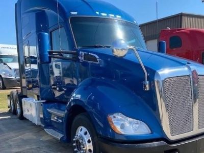 USED 2016 KENWORTH T680 SLEEPER TRUCK #2831-2