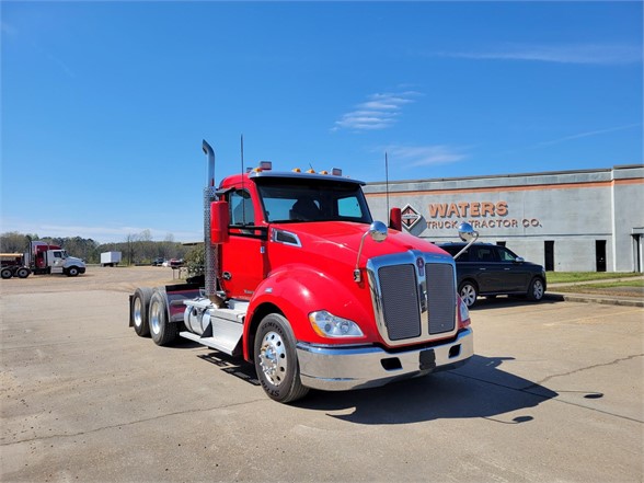 USED 2018 KENWORTH T680 DAYCAB TRUCK #2902