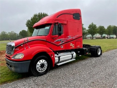 USED 2005 FREIGHTLINER CASCADIA 113 SLEEPER TRUCK #2943-4