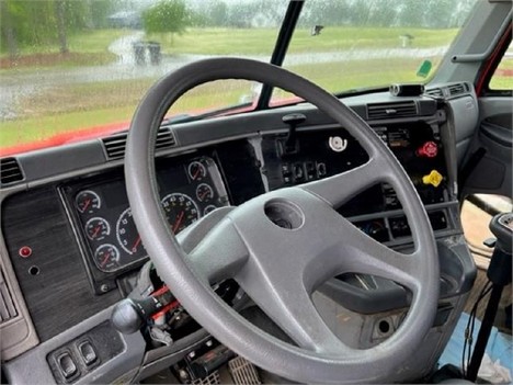 USED 2005 FREIGHTLINER CASCADIA 113 SLEEPER TRUCK #2943-6