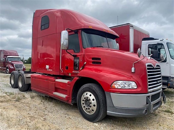 USED 2016 MACK PINNACLE CXU613 SLEEPER TRUCK #2953
