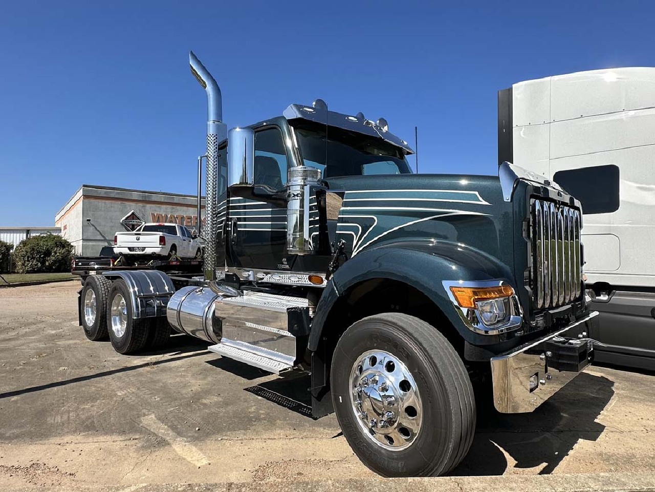 NEW 2024 INTERNATIONAL HX DAYCAB TRUCK #3016