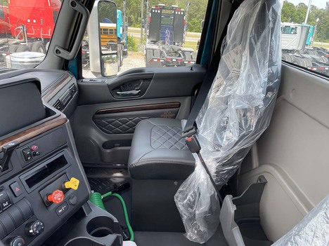 NEW 2025 INTERNATIONAL HX 520 DAYCAB TRUCK #3338-8