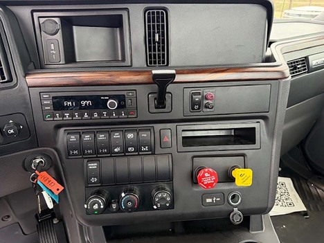 NEW 2025 INTERNATIONAL HX 520 DAYCAB TRUCK #3375-10