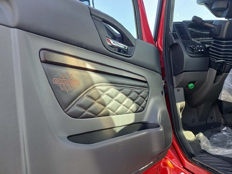 NEW 2025 INTERNATIONAL HX 520 DAYCAB TRUCK #3508-9