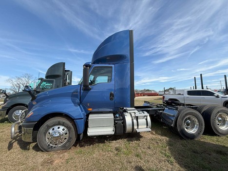 NEW 2025 INTERNATIONAL LT 625 DAYCAB TRUCK #3701-1