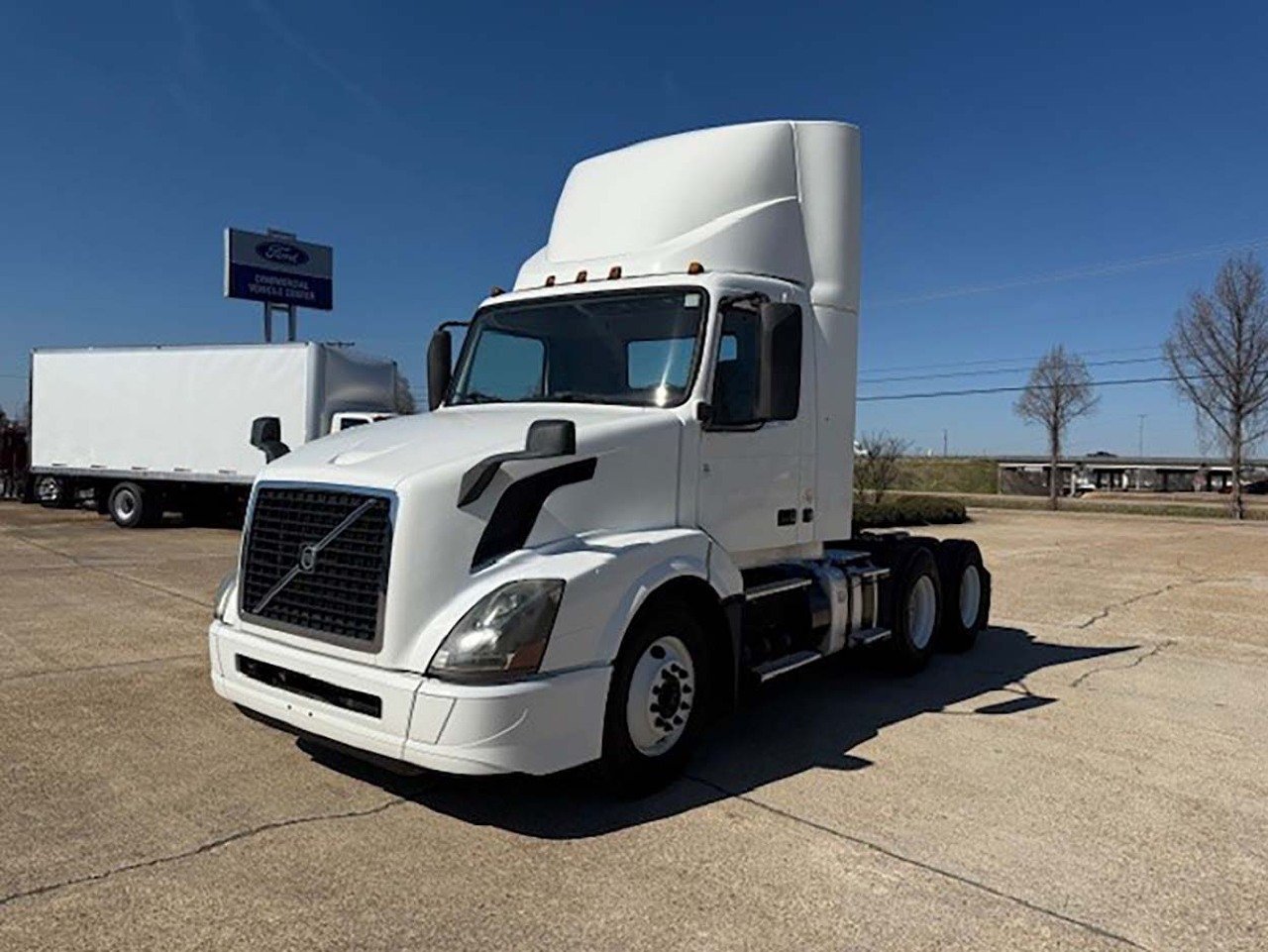 USED 2018 VOLVO VNL 300 DAYCAB TRUCK #3705