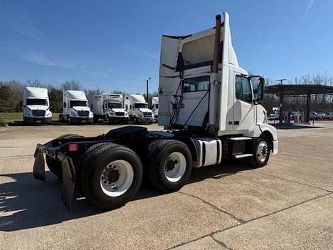 USED 2018 VOLVO VNL 300 DAYCAB TRUCK #3705-6