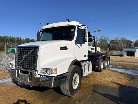 USED 2013 VOLVO VHD ROLL-OFF TRUCK #3712-1