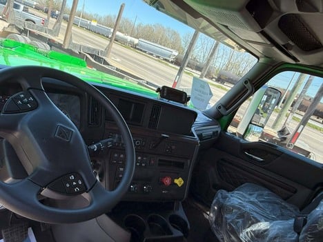 NEW 2025 INTERNATIONAL HX 520 DAYCAB TRUCK #3720-6