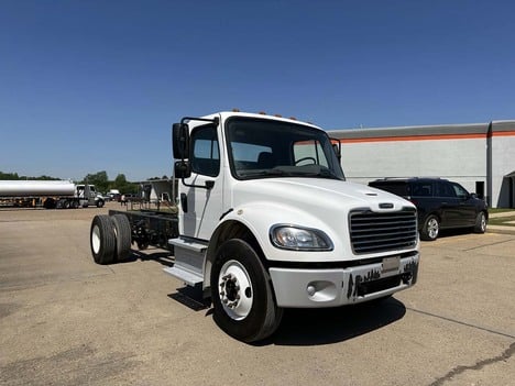 USED 2018 FREIGHTLINER M2 106 CAB CHASSIS TRUCK #3735-1