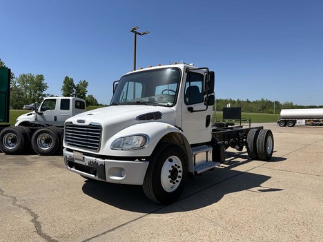 USED 2018 FREIGHTLINER M2 106 CAB CHASSIS TRUCK #3735-3