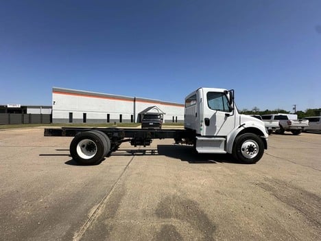 USED 2018 FREIGHTLINER M2 106 CAB CHASSIS TRUCK #3735-8