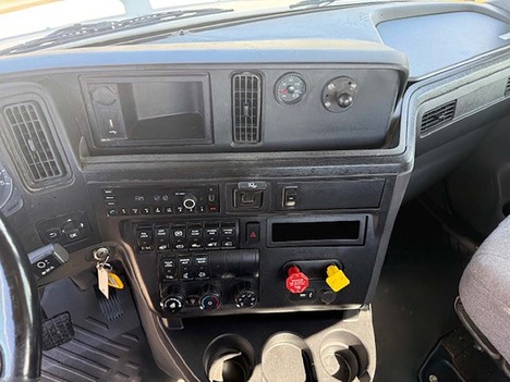 USED 2022 INTERNATIONAL LT 625 DAYCAB TRUCK #3736-12