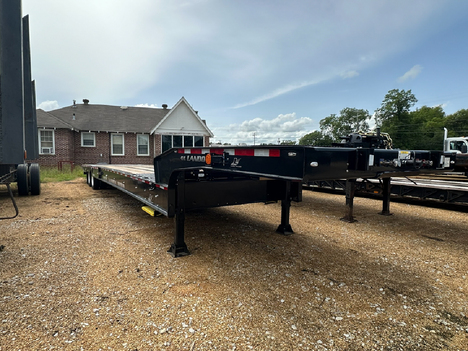 NEW 2025 LANDOLL 930E TRAVELING AXLE TRAILER #3768-1