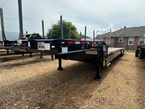 NEW 2025 LANDOLL 930E TRAVELING AXLE TRAILER #3768-3