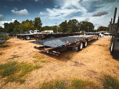 NEW 2025 LANDOLL 930E TRAVELING AXLE TRAILER #3768-6