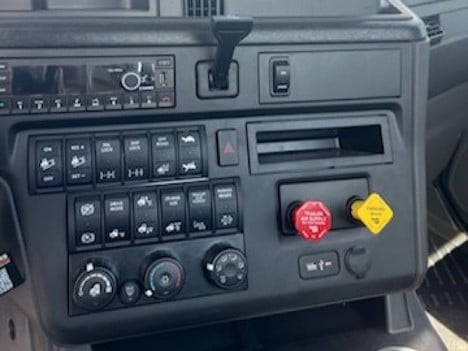 NEW 2025 INTERNATIONAL LT 625 DAYCAB TRUCK #3784-7