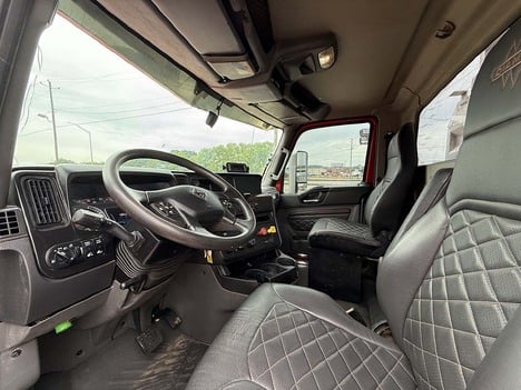 USED 2023 INTERNATIONAL HX 520 DAYCAB TRUCK #3800-7