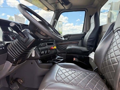 USED 2024 INTERNATIONAL HX 520 DAYCAB TRUCK #3810-10