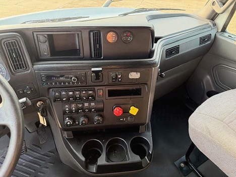 USED 2022 INTERNATIONAL LT 625 SLEEPER TRUCK #3821-11