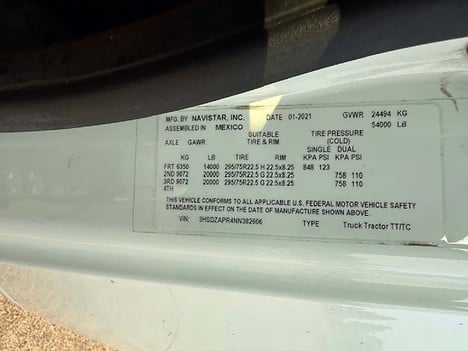 USED 2022 INTERNATIONAL LT 625 SLEEPER TRUCK #3821-15