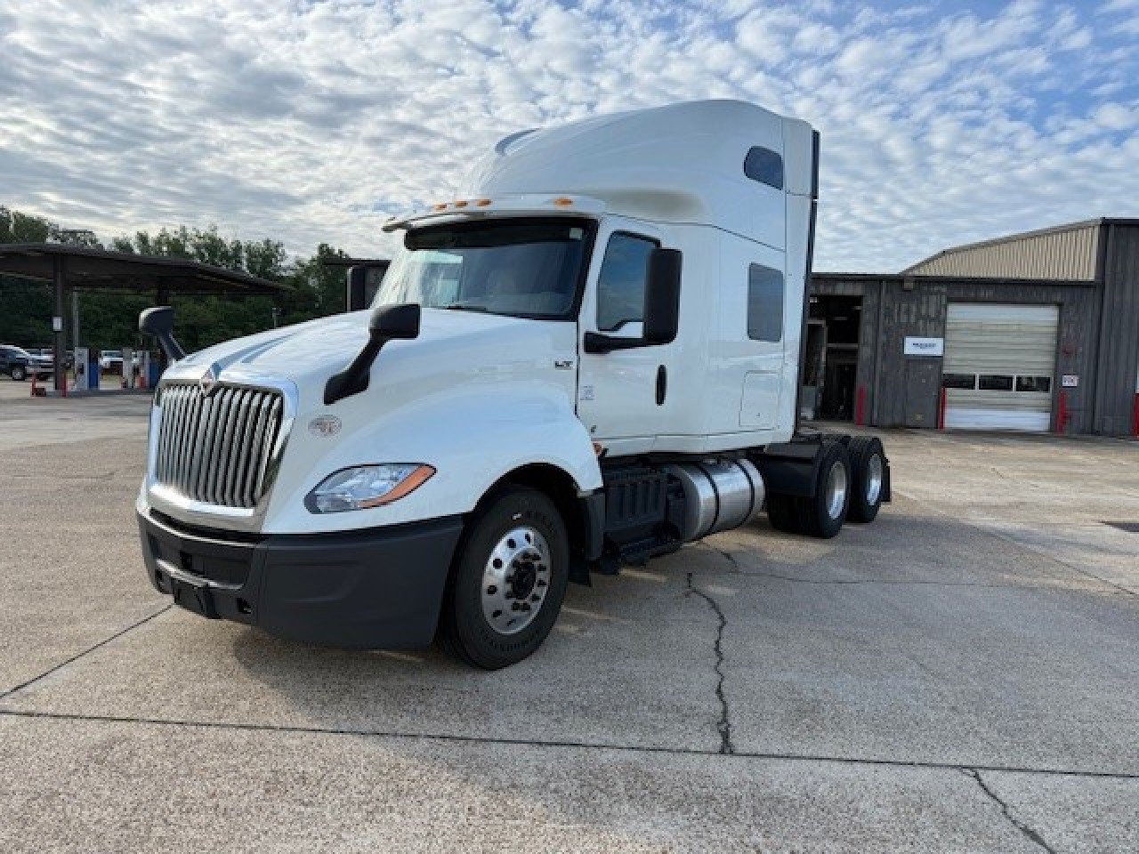 USED 2022 INTERNATIONAL LT 625 SLEEPER TRUCK #3827
