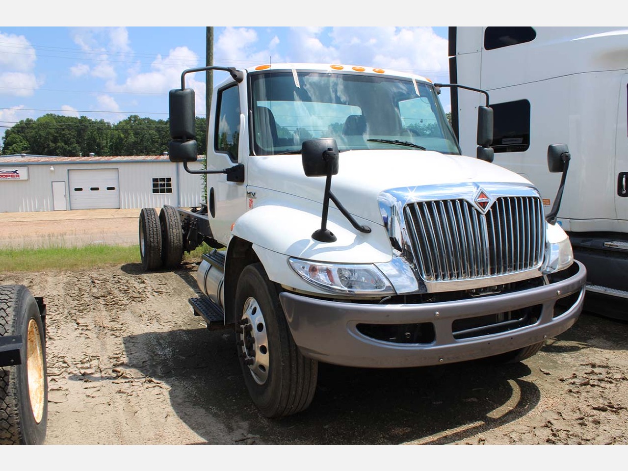 USED 2020 INTERNATIONAL MV CAB CHASSIS TRUCK #3854