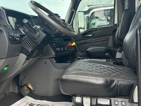 USED 2022 INTERNATIONAL HX 520 DAYCAB TRUCK #3856-5