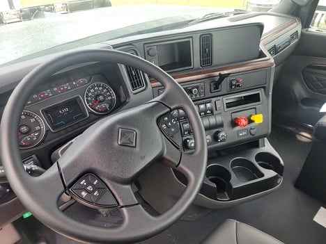 NEW 2026 INTERNATIONAL HX 520 DAYCAB TRUCK #3860-9