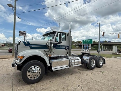 NEW 2026 INTERNATIONAL HX 520 DAYCAB TRUCK #3881-3
