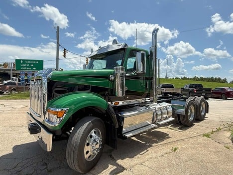 NEW 2025 INTERNATIONAL HX 520 DAYCAB TRUCK #3887-3