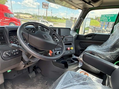 NEW 2025 INTERNATIONAL HX 520 DAYCAB TRUCK #3887-9