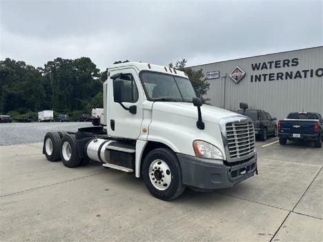 USED 2015 FREIGHTLINER CASCADIA 125 EVOLUTION DAYCAB TRUCK #3917-1