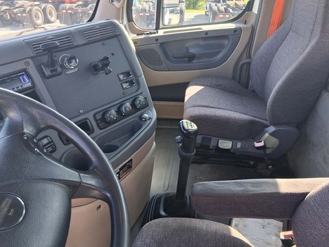 USED 2015 FREIGHTLINER CASCADIA 125 EVOLUTION DAYCAB TRUCK #3917-10