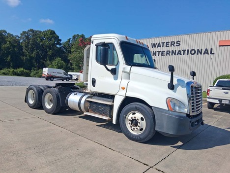 USED 2015 FREIGHTLINER CASCADIA 125 EVOLUTION DAYCAB TRUCK #3917-2