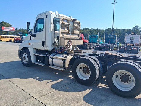 USED 2015 FREIGHTLINER CASCADIA 125 EVOLUTION DAYCAB TRUCK #3917-5