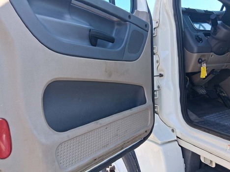 USED 2015 FREIGHTLINER CASCADIA 125 EVOLUTION DAYCAB TRUCK #3917-8