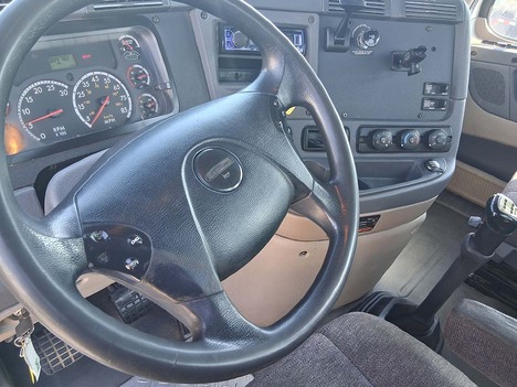 USED 2015 FREIGHTLINER CASCADIA 125 EVOLUTION DAYCAB TRUCK #3917-9