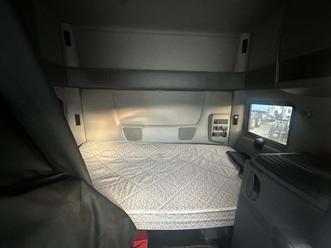 USED 2020 INTERNATIONAL LT 625 SLEEPER TRUCK #3971-11