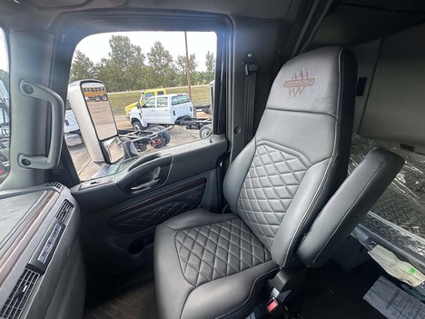 NEW 2025 INTERNATIONAL HX 520 WRECKER TRUCK #4006-17