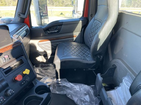 USED 2023 INTERNATIONAL HX 520 DAYCAB TRUCK #4052-6