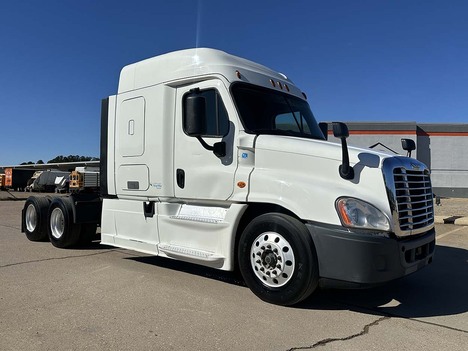 USED 2015 FREIGHTLINER CASCADIA 125 EVOLUTION SLEEPER TRUCK #4089-1