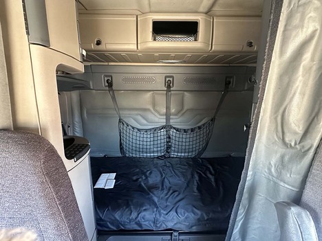 USED 2015 FREIGHTLINER CASCADIA 125 EVOLUTION SLEEPER TRUCK #4089-11