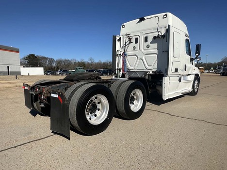 USED 2015 FREIGHTLINER CASCADIA 125 EVOLUTION SLEEPER TRUCK #4089-3