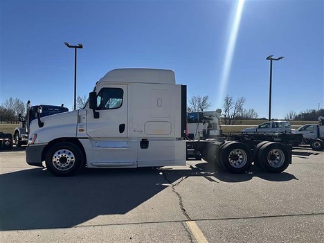 USED 2015 FREIGHTLINER CASCADIA 125 EVOLUTION SLEEPER TRUCK #4089-5