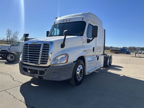 USED 2015 FREIGHTLINER CASCADIA 125 EVOLUTION SLEEPER TRUCK #4089-6